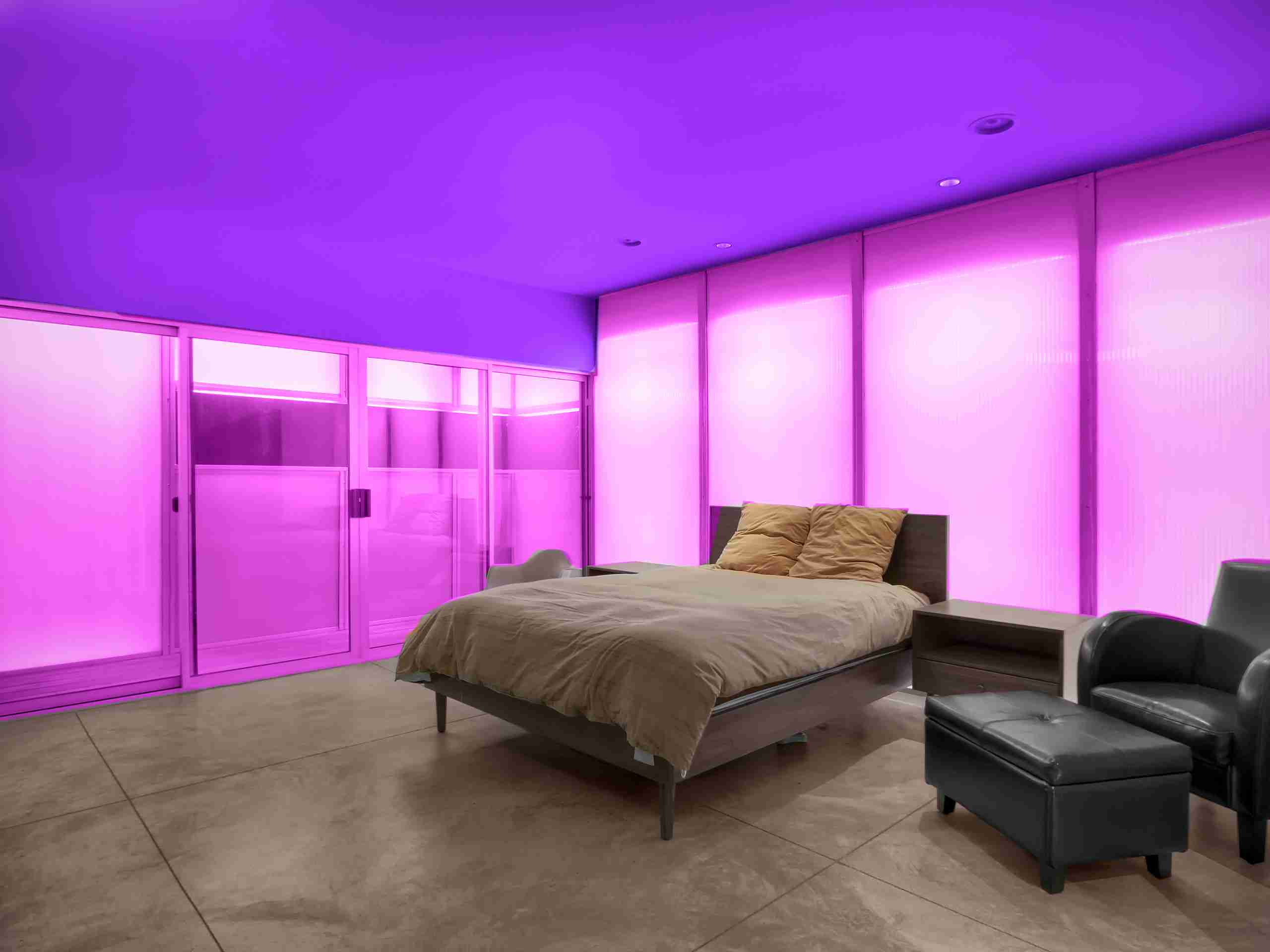 Mẫu thiết kế phòng ngủ màu tím cho bạn trẻ