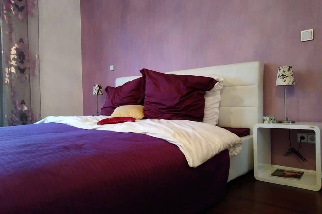 Những mẫu thiết kế phòng ngủ màu tím sang trọng