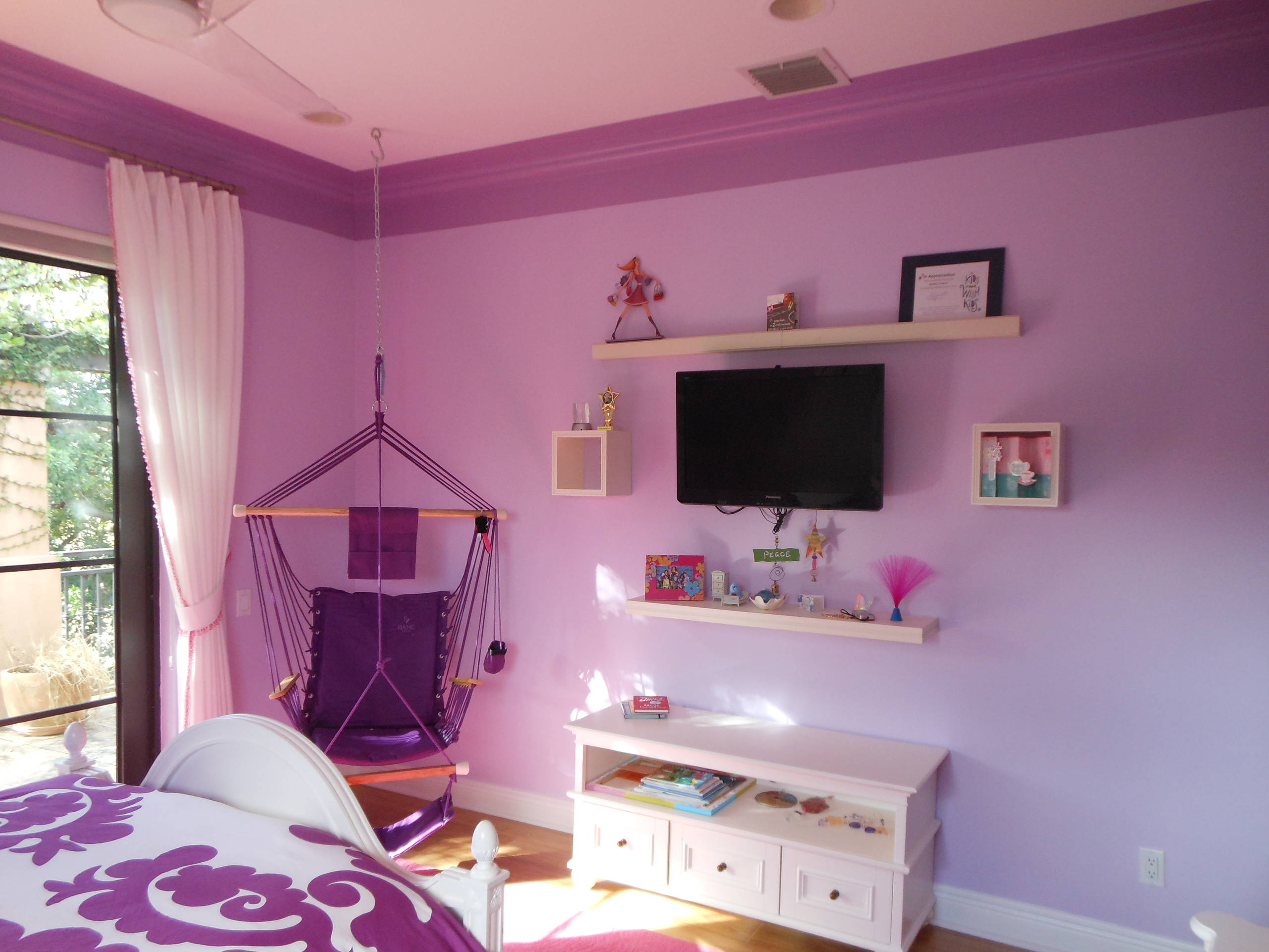 Những mẫu thiết kế phòng ngủ màu tím