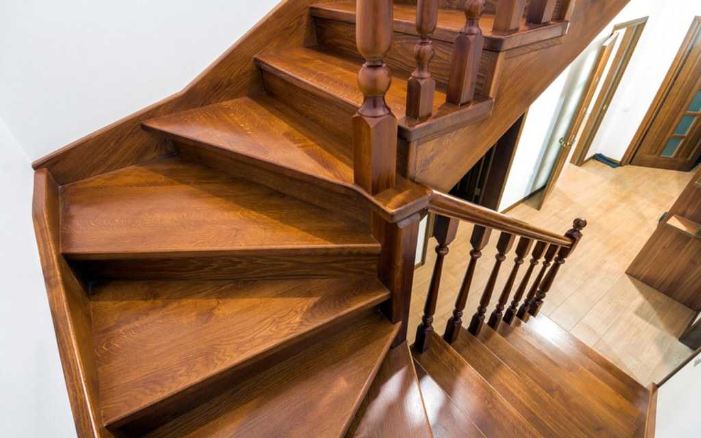 Mẫu thiết kế cầu thang gỗ tự nhiên đẹp