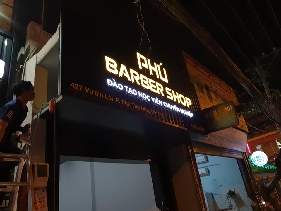 Mẫu bảng hiệu Alu cho cửa hàng Barber Shop