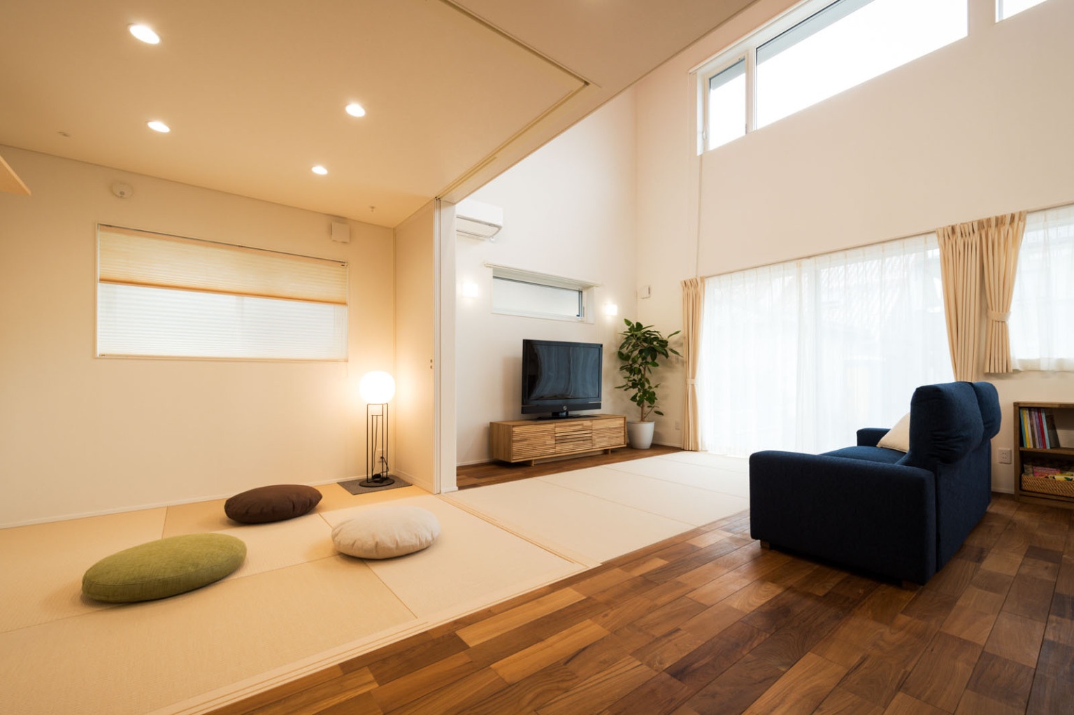Mẫu phòng khách kiểu Nhật bán hiện đại