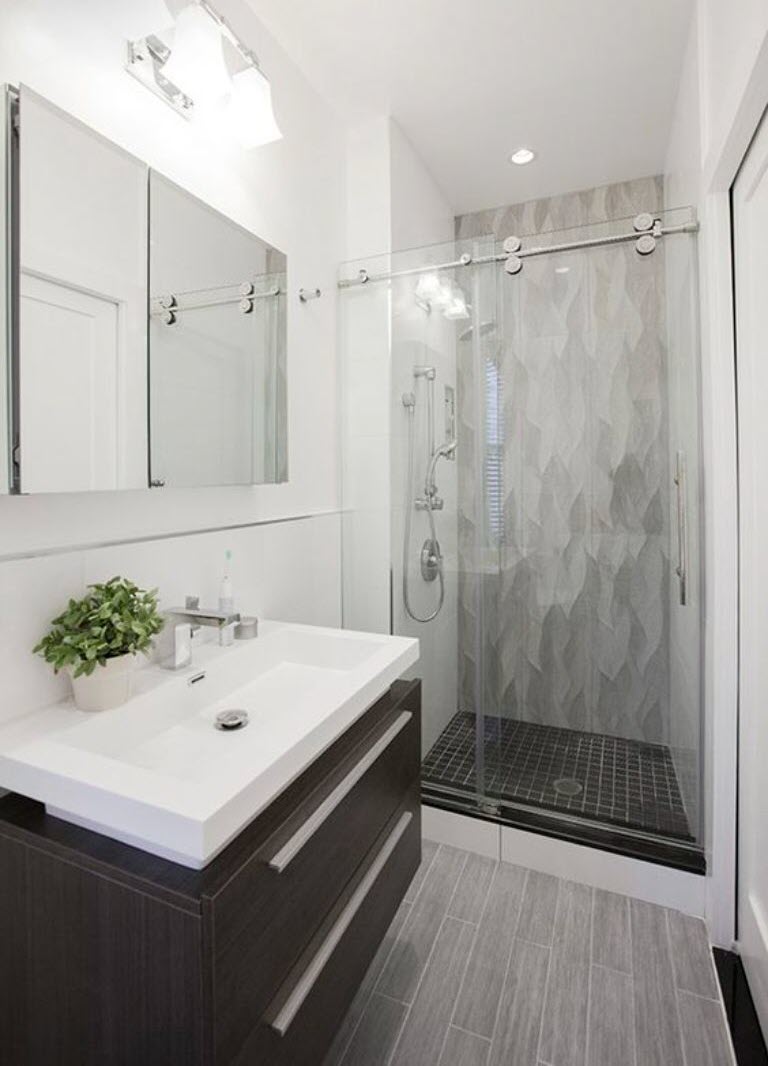 Phòng tắm kính đơn giản cho nhà phố