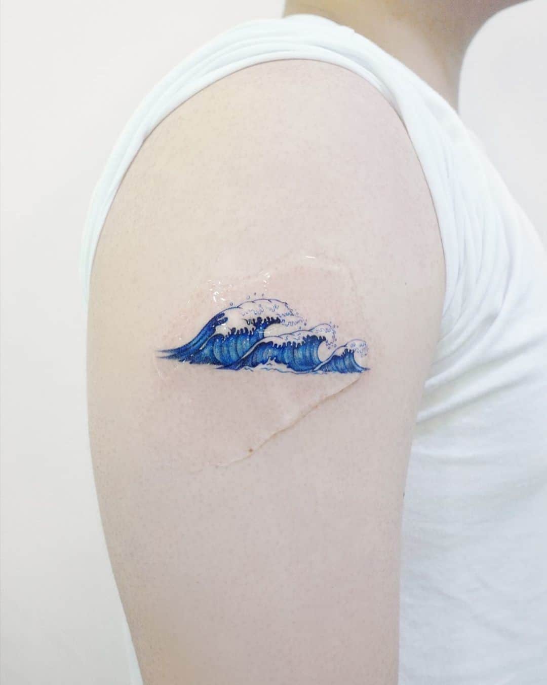 Mẫu hình tattoo sóng biển dễ thương