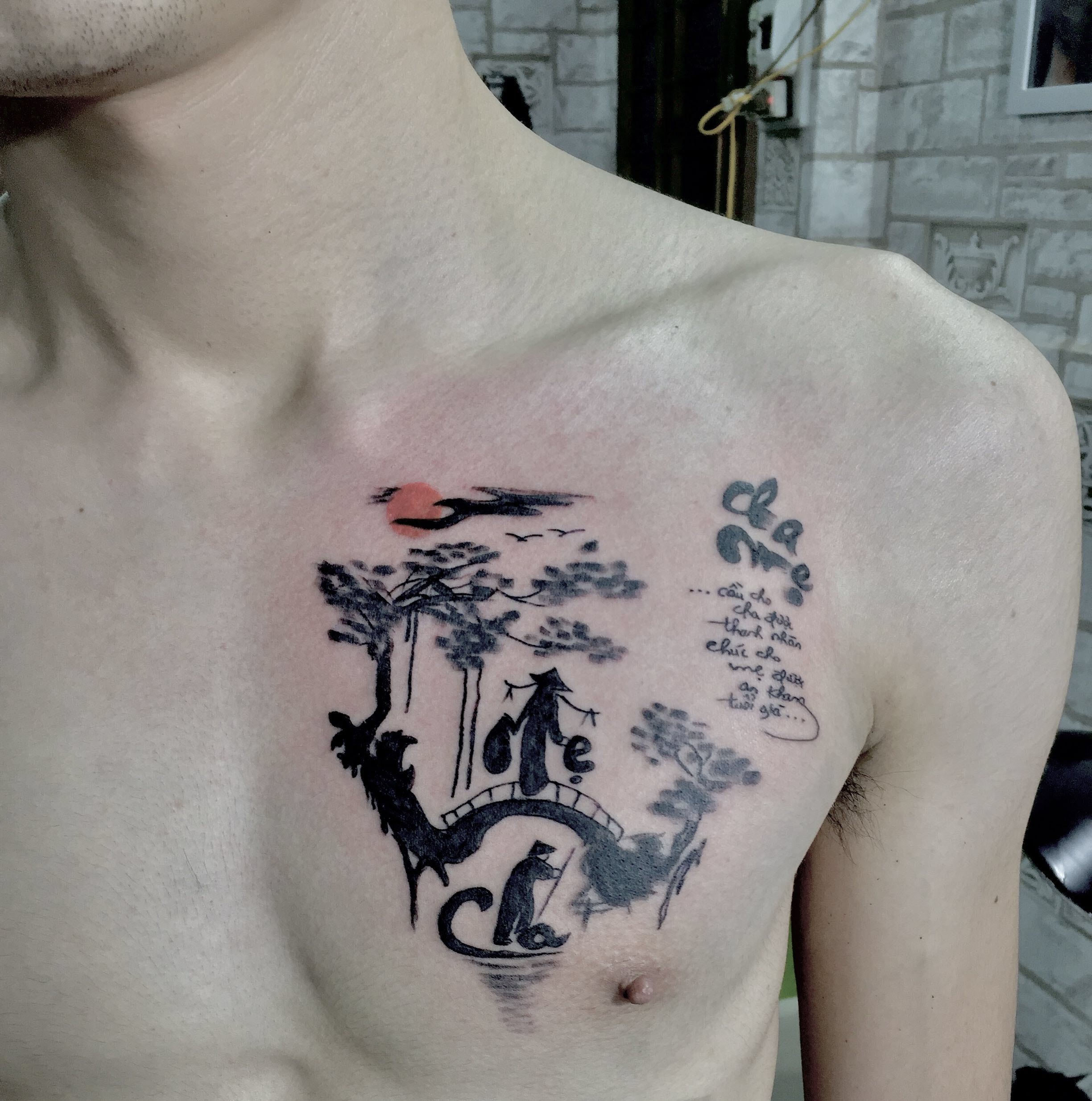 Mẫu hình xăm chữ Hán ý nghĩa cha mẹ trên ngực đẹp