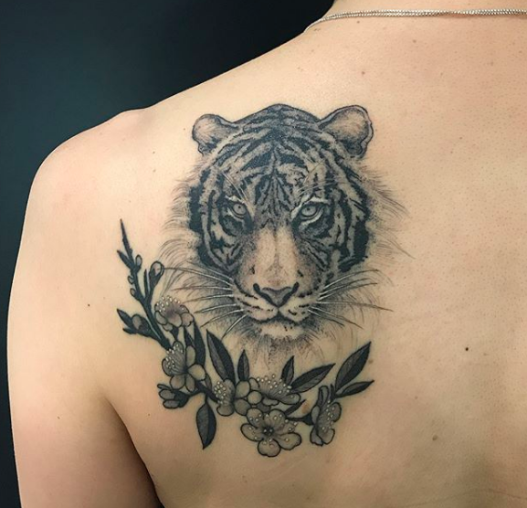 Hình xăm con hổ đẹp ở lưng