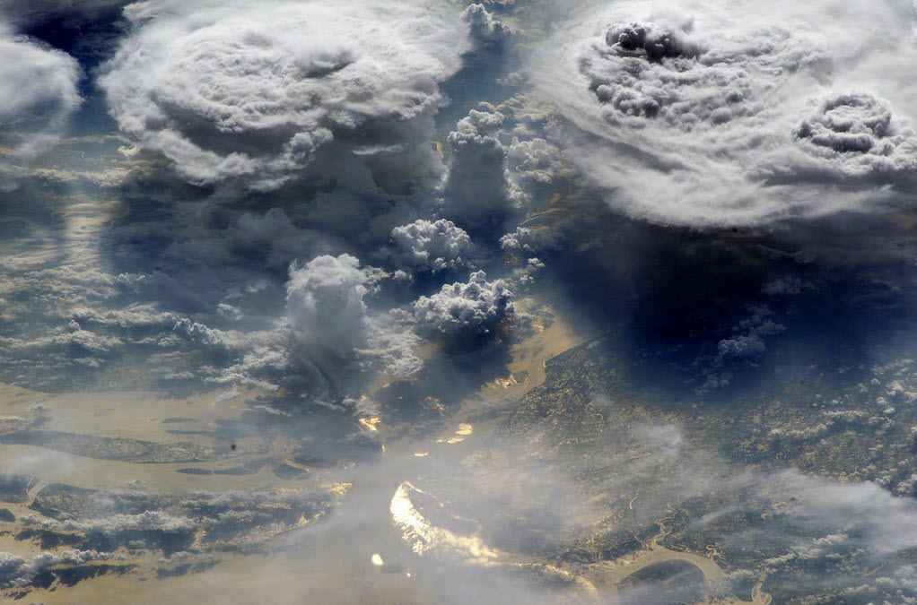 Ảnh mây từ vệ tinh Nasa
