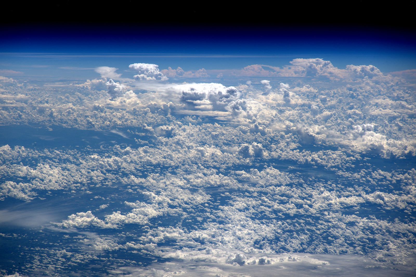 Hình những đám mây vệ tinh đẹp