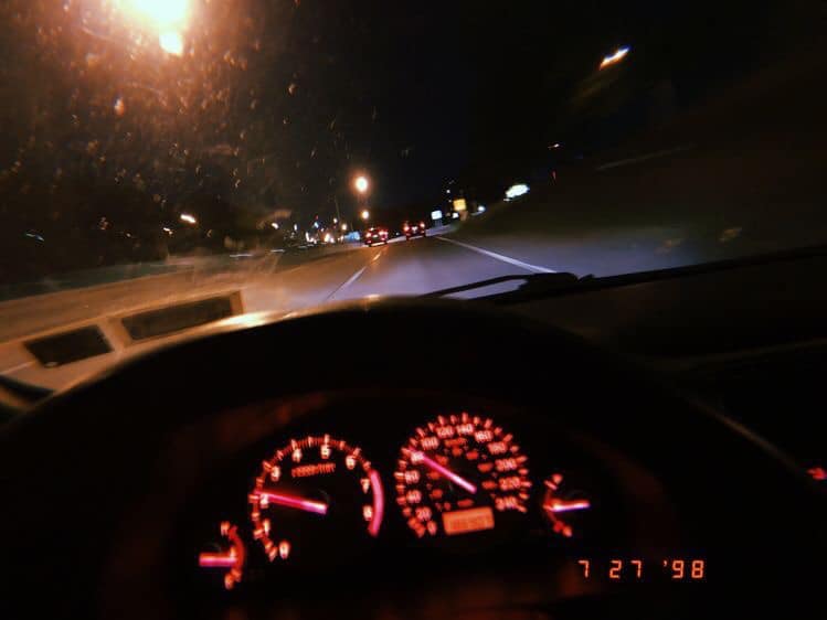 Hình ảnh lái xe ô tô ban đêm đẹp