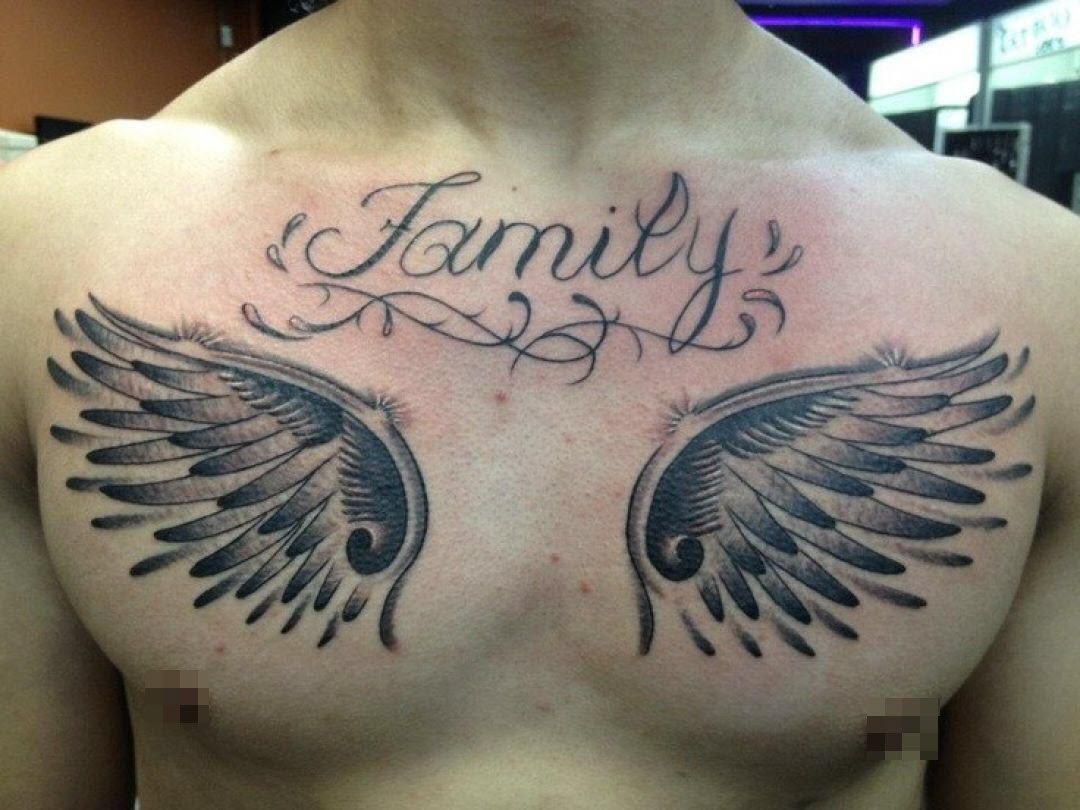 Hình xăm chữ family đẹp cho nam ở ngực