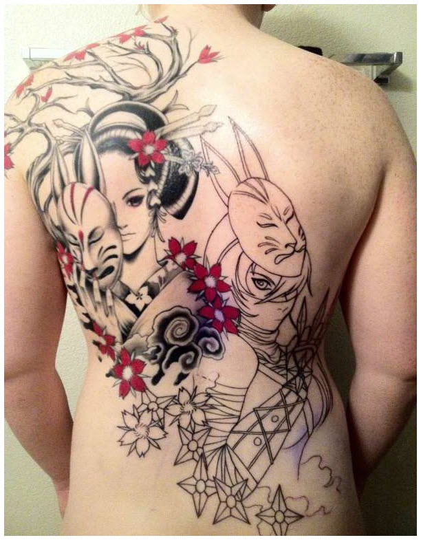 Mẫu hình xăm Geisha và hoa anh đào kín lưng