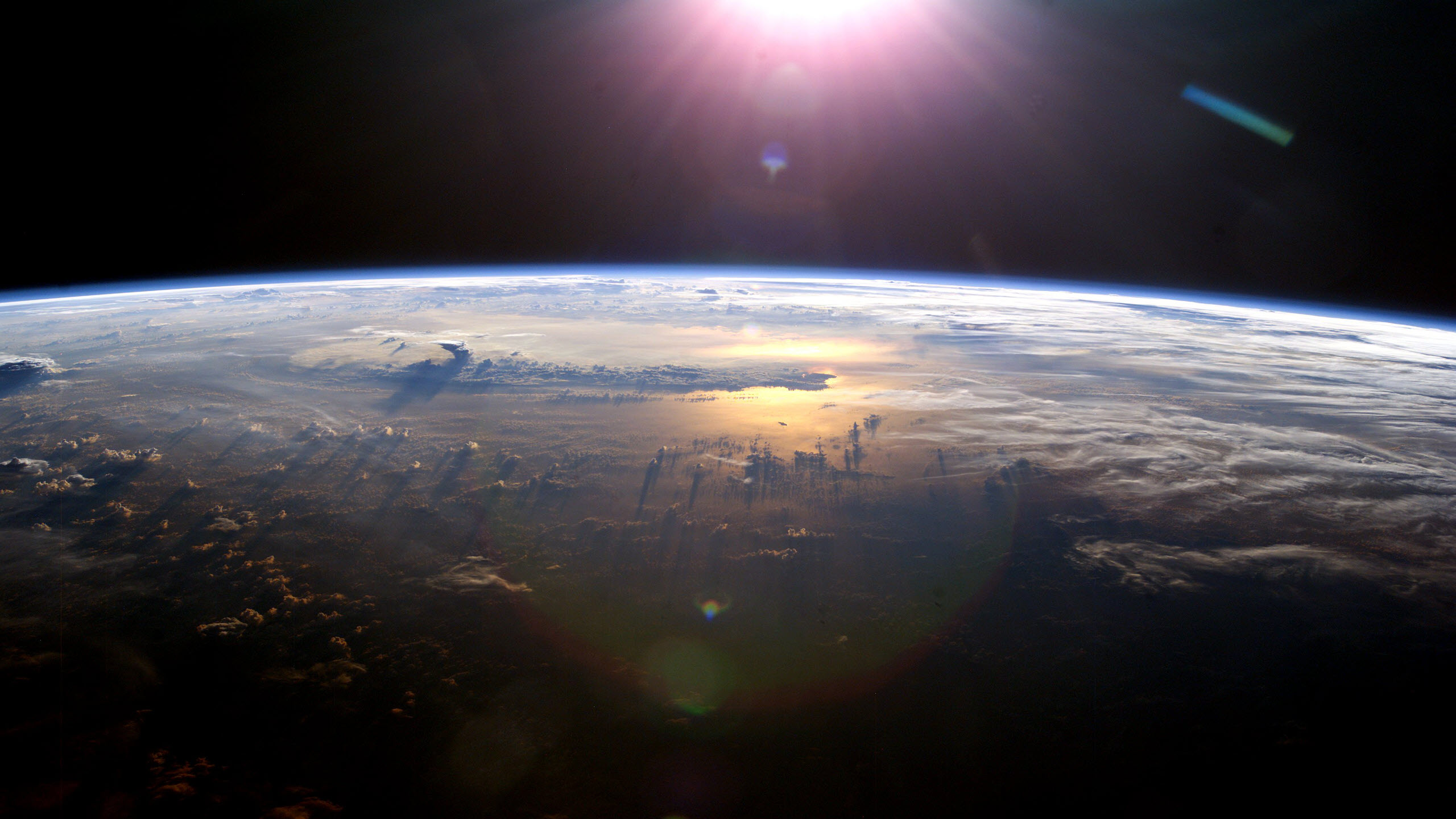 Ảnh nền trái đất nhìn từ vũ trụ 2K