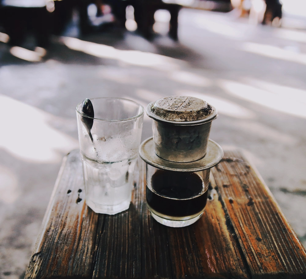 Ly cafe phin đen sì đá