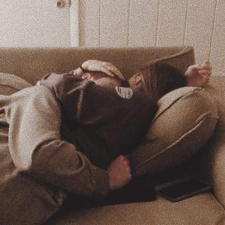 Ảnh ôm bạn gái ngủ dễ thương