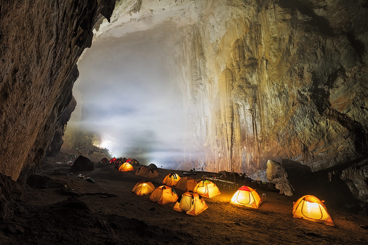 Cắm trại đêm trong hang động Sơn Đoòng