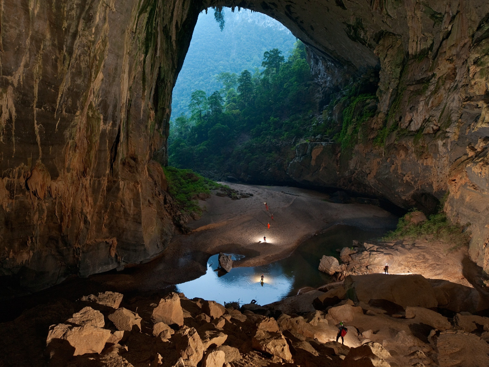 Hang động Sơn Đoòng - Việt Nam lớn nhất trên thế giới