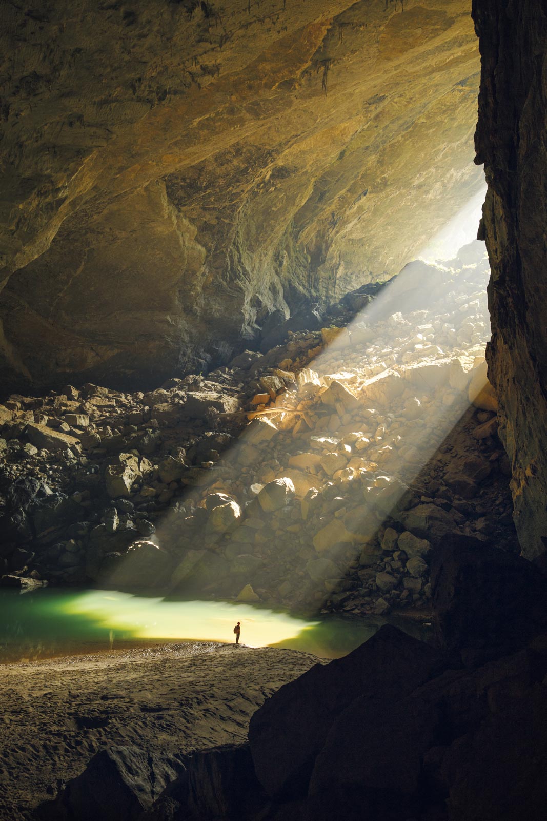 Hình ảnh hang Sơn Đoòng đẹp nhất trong nắng