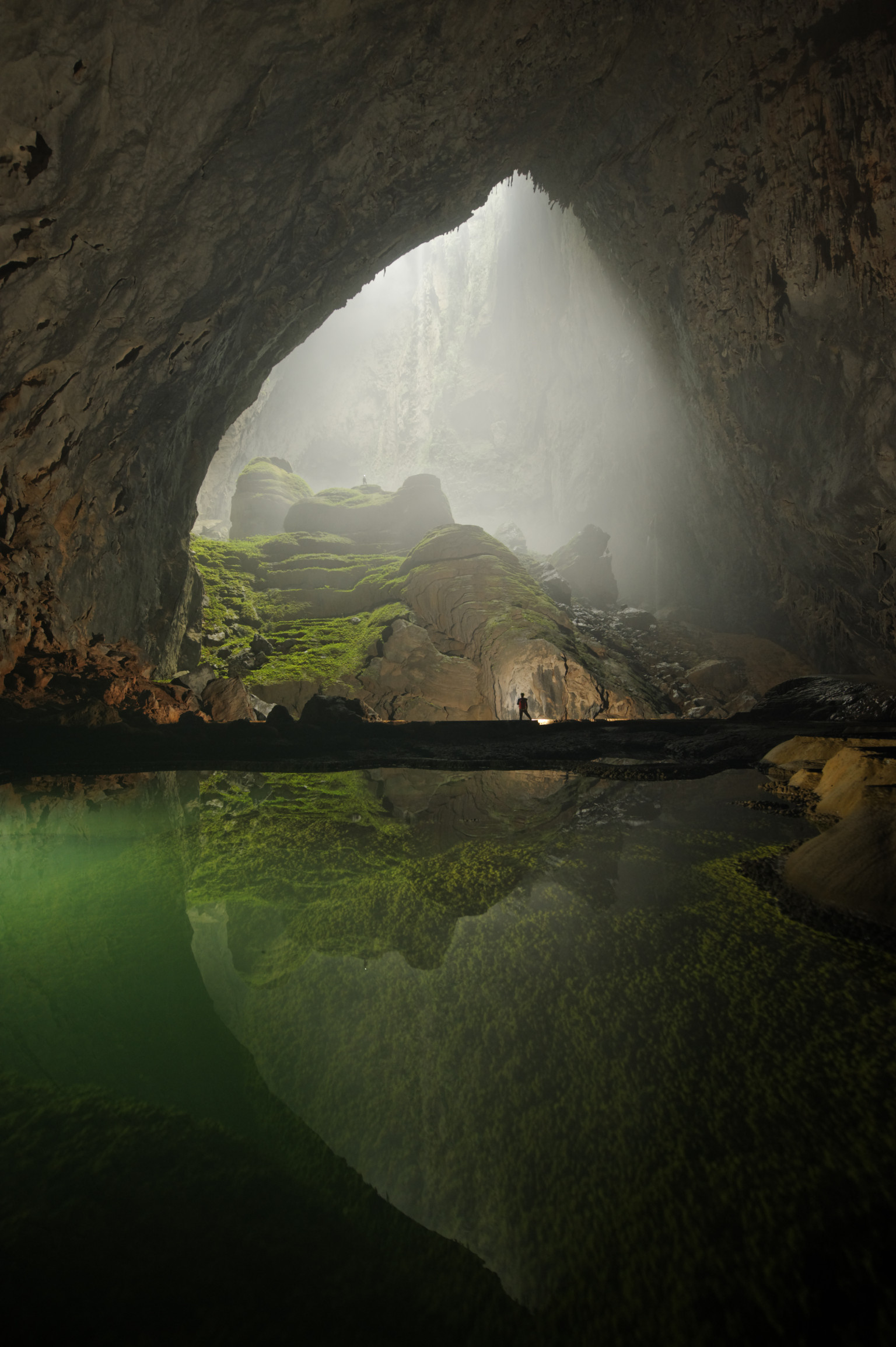 Hình ảnh sông ngầm trong hang Sơn Đoòng
