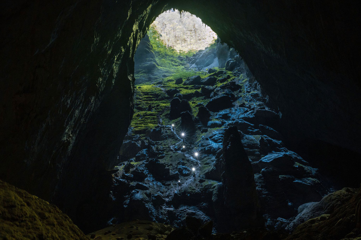 Hình ảnh Hồ Sứt 2 trong hang Sơn Đoòng